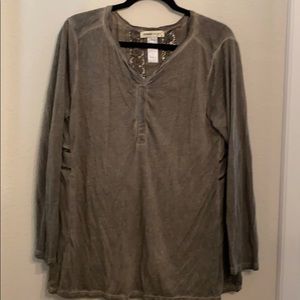 Long sleeve tunic with lace accent